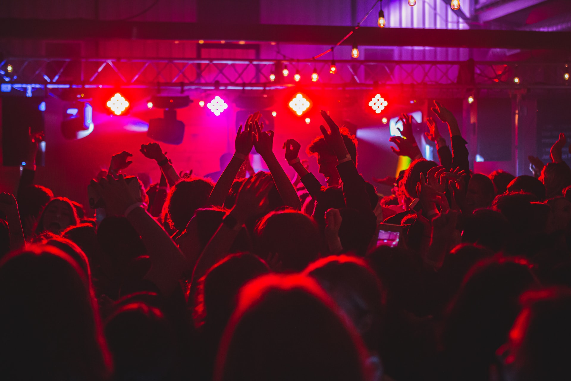 Ga je een feestje geven? Huur een silent disco!