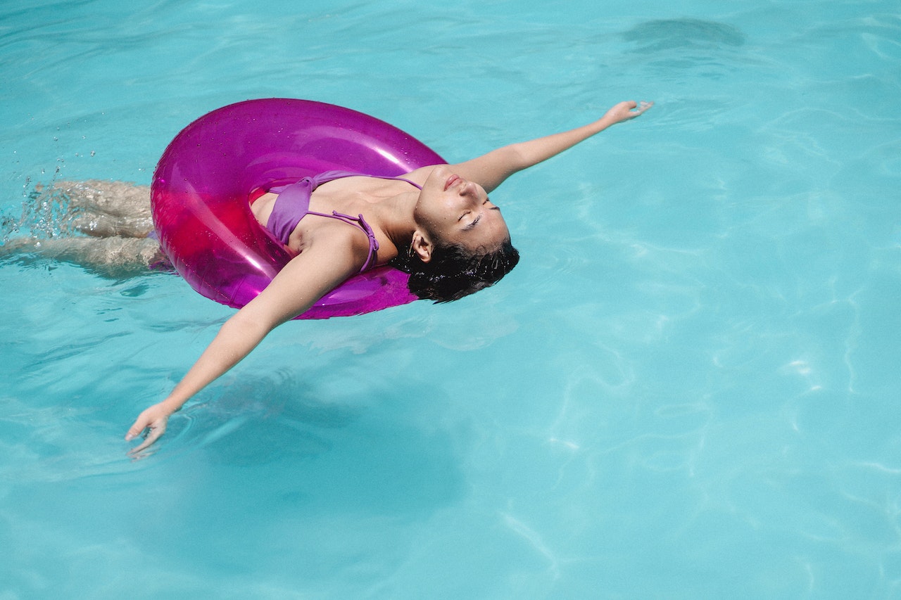 Waterpret in je eigen tuin? Ontdek de voordelen van een zwembad