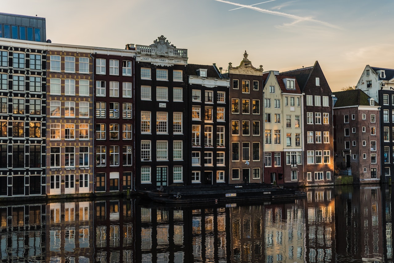Het pad van afscheid: een blik achter de schermen van een uitvaartcentrum in Amsterdam