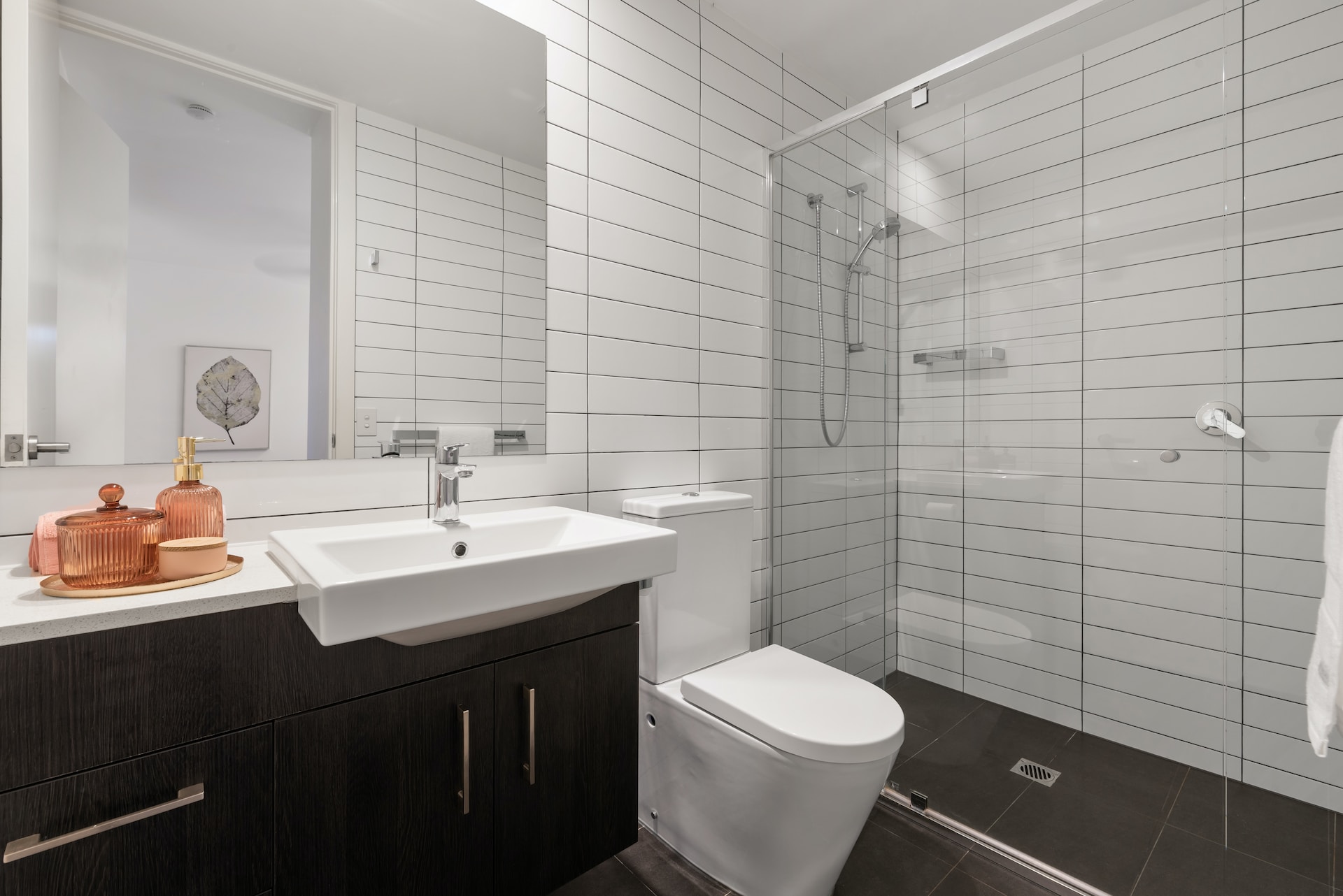 Een kleine badkamer? Zo lijkt je badkamer groter!