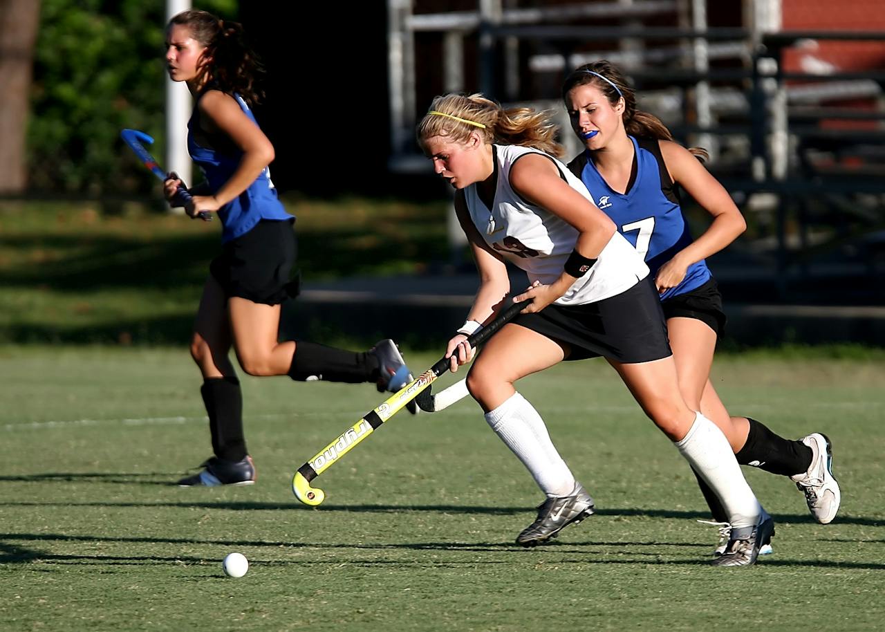 Een sportieve sprong voorwaarts met hockeykunstgras en padelbanen